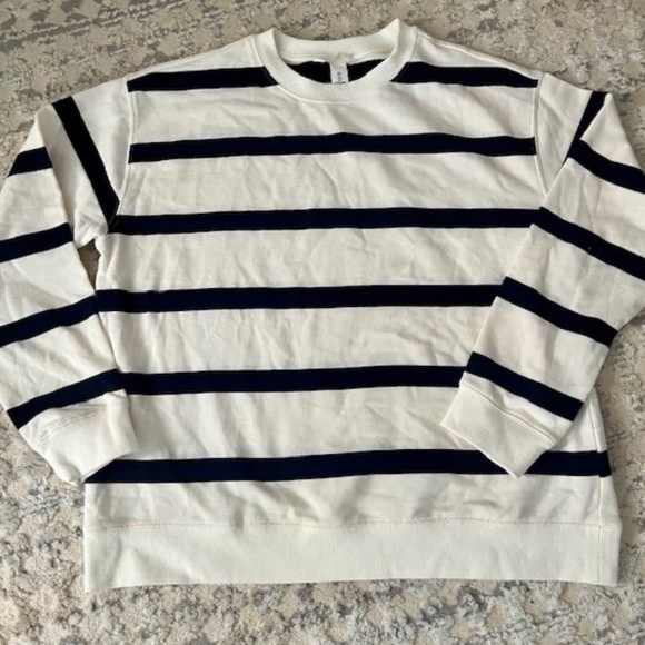 H&M Tops - Cute Black & White Striped crewneck sweatshirt ~ Size L